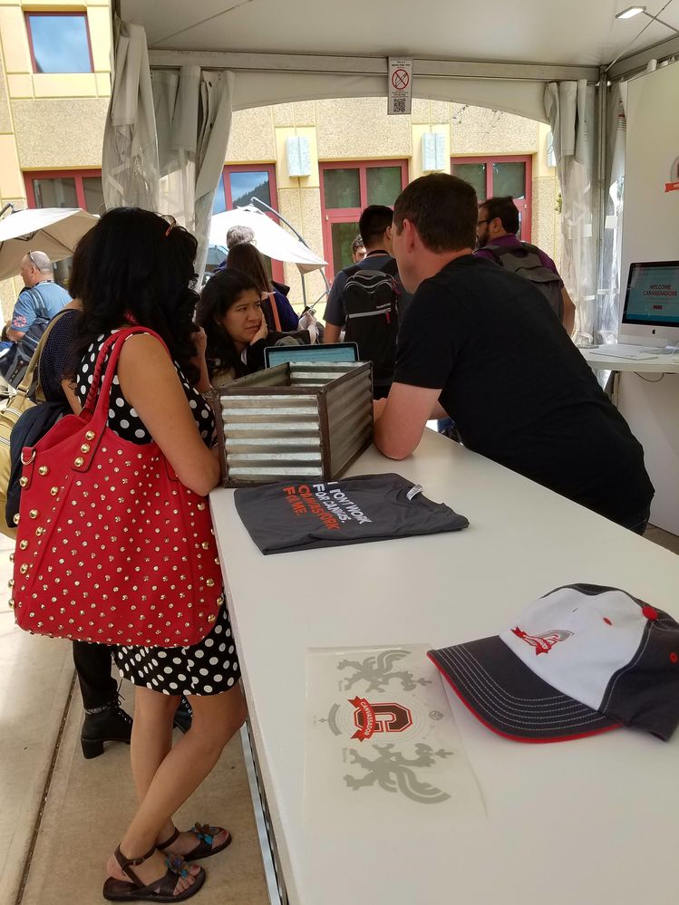 Chris Moore speaking spanish Chris Moore speaking spanish